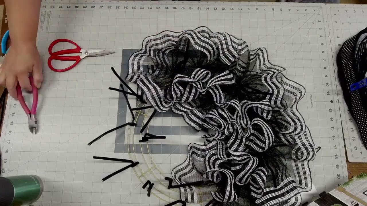 How to Make a DIY Monochromatic Black and White Welcome Home Wreath Making Tutorial