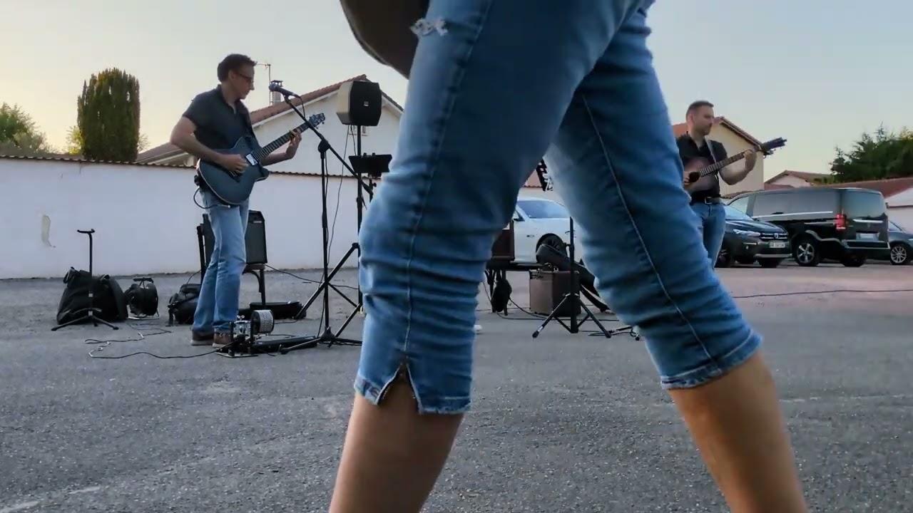 Black Velvet - Alannah Myles (Blues Acoustic Cover by The FlyIng Cow)