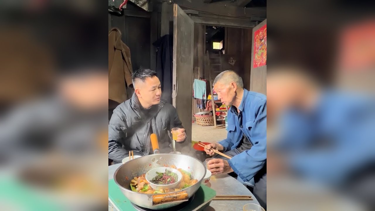 藏在深山里的养蜂人，爬了一个多小时才见到他。这一趟，我收到的不仅是蜂蜜，还有一份城市里渐渐失传的“人情”。
