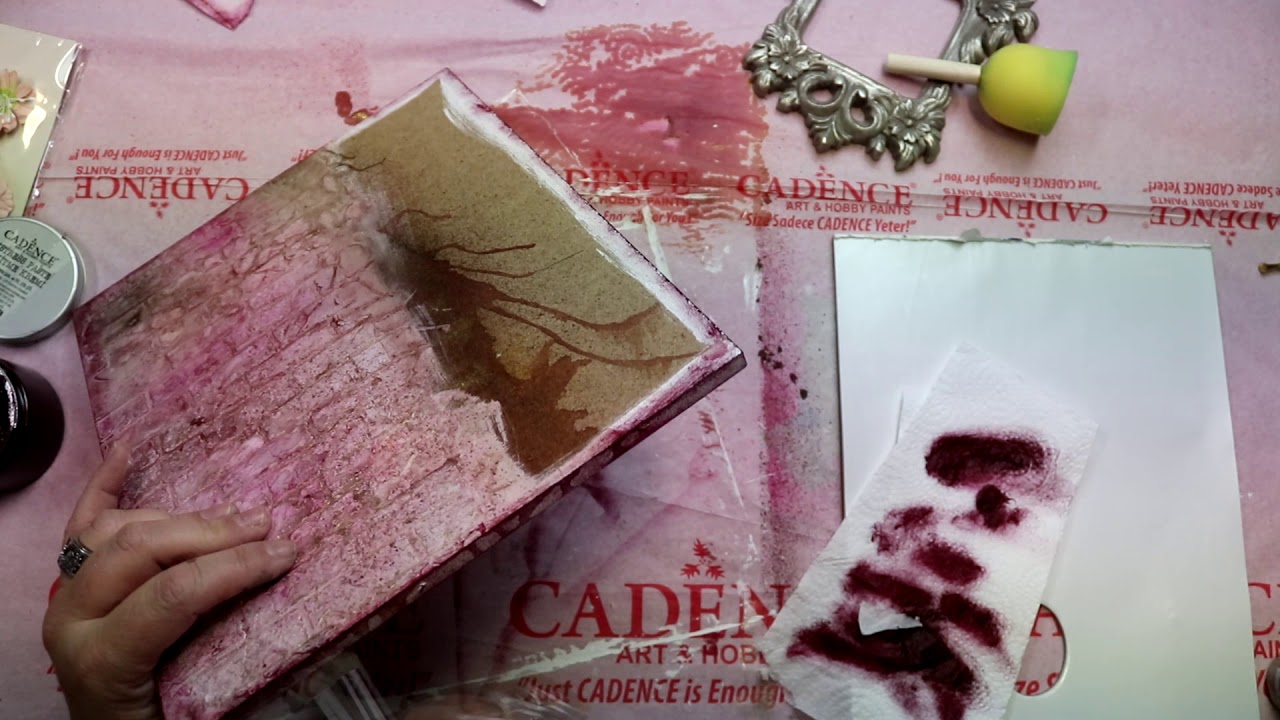 Marco con productos Cadence. Las chicas del Niu hop