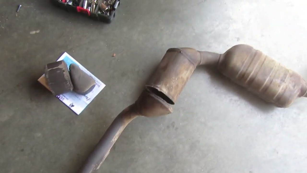 MERCEDES ML320 CATALYTIC CONVERTER HOUSING CRACKED AND COMPLETELY SEPERATED