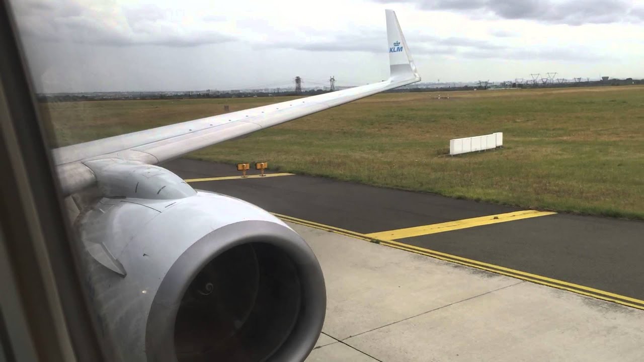 KLM Boeing 737-900 (Winglets) Landing + Taxi at Paris Roissy Charles de Gaulle Airport