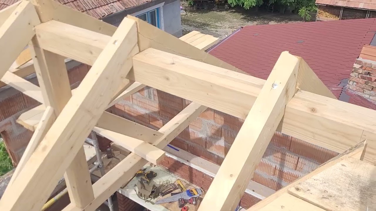 Acoperis mediteranian in 4 ape cu o jmecherie, e dezaxat 