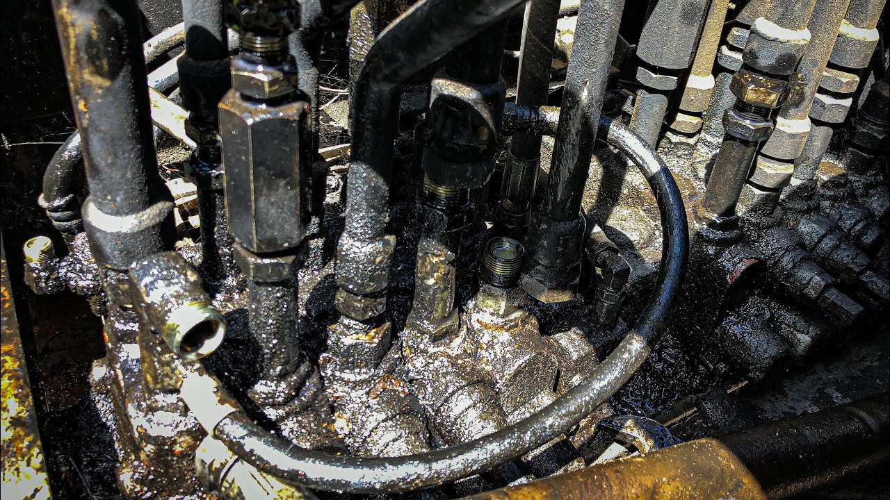 Servicing the Excavator UH053 Control Valve