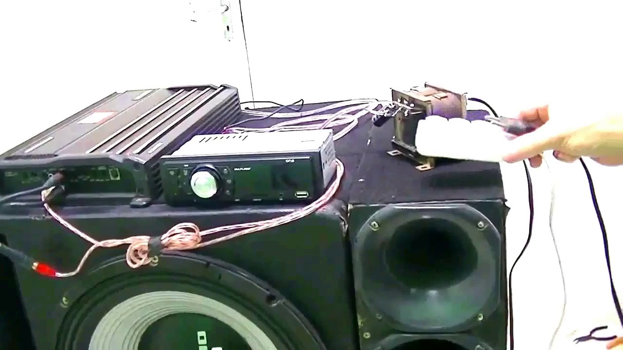 Como ligar um radio de carro em um modulo em casa usando apenas um transformador e duas pecinhas