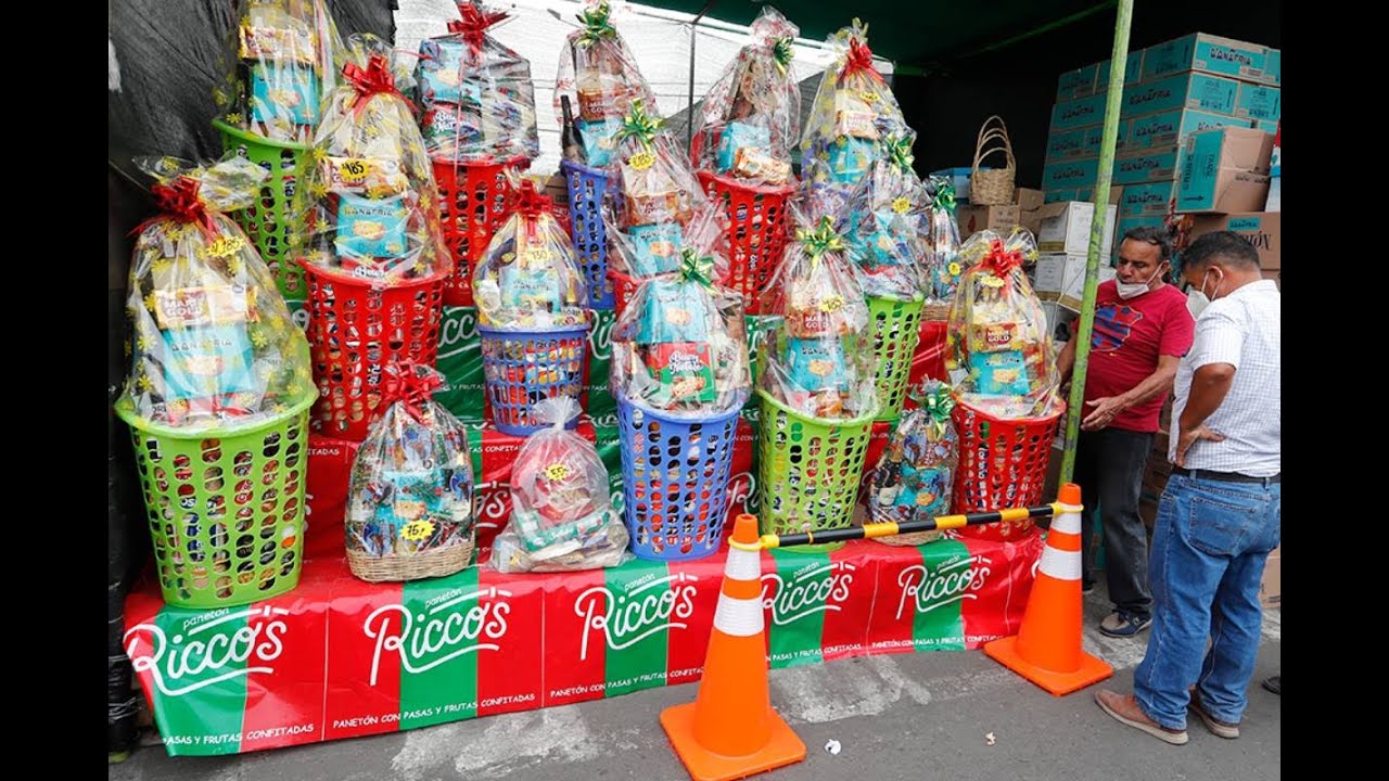 Canastas navideñas para todos los bolsillos en el mercado de productores de Santa Anita