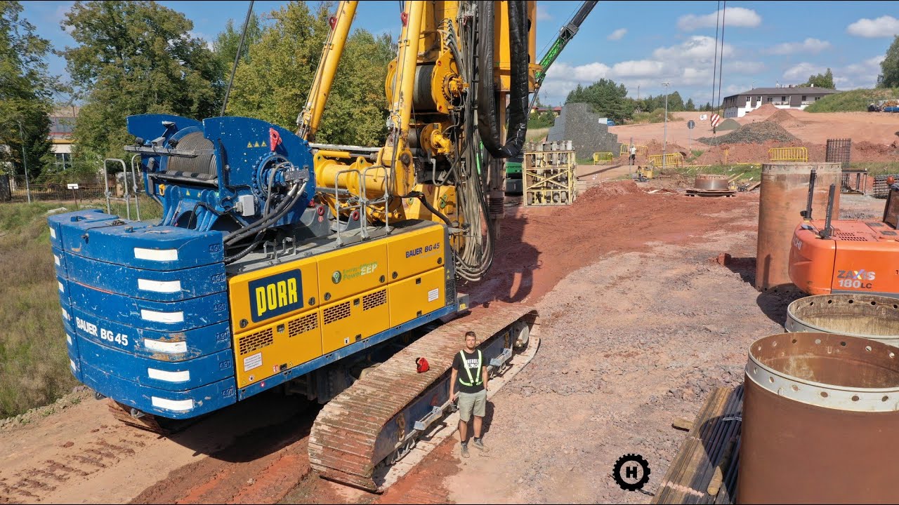 Bauer BG 45 - nejvetší vrtačka v ČR při zakládání mostu