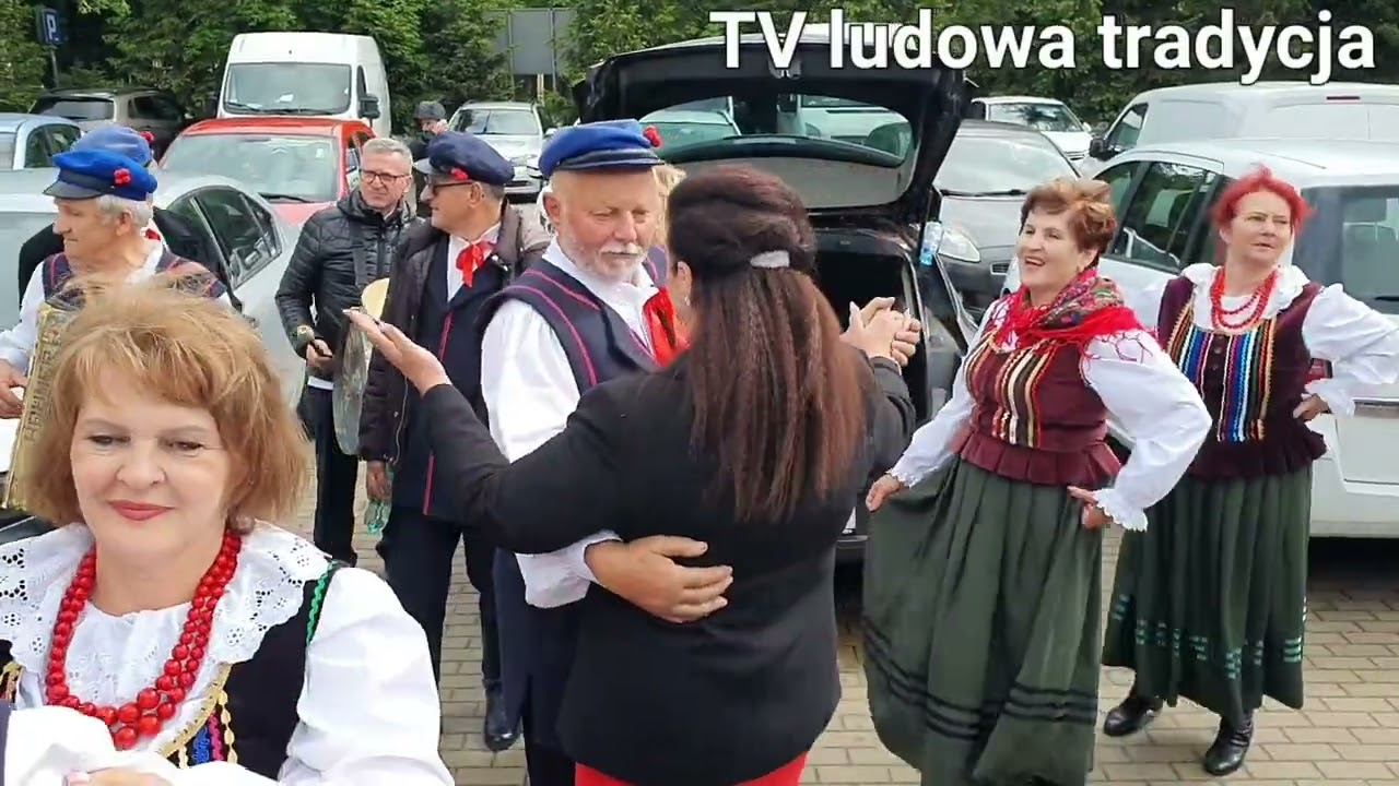 Wierna Rzeka pograli pośpiewali pohulali a i przechodniów zabawiali w parku w Busku