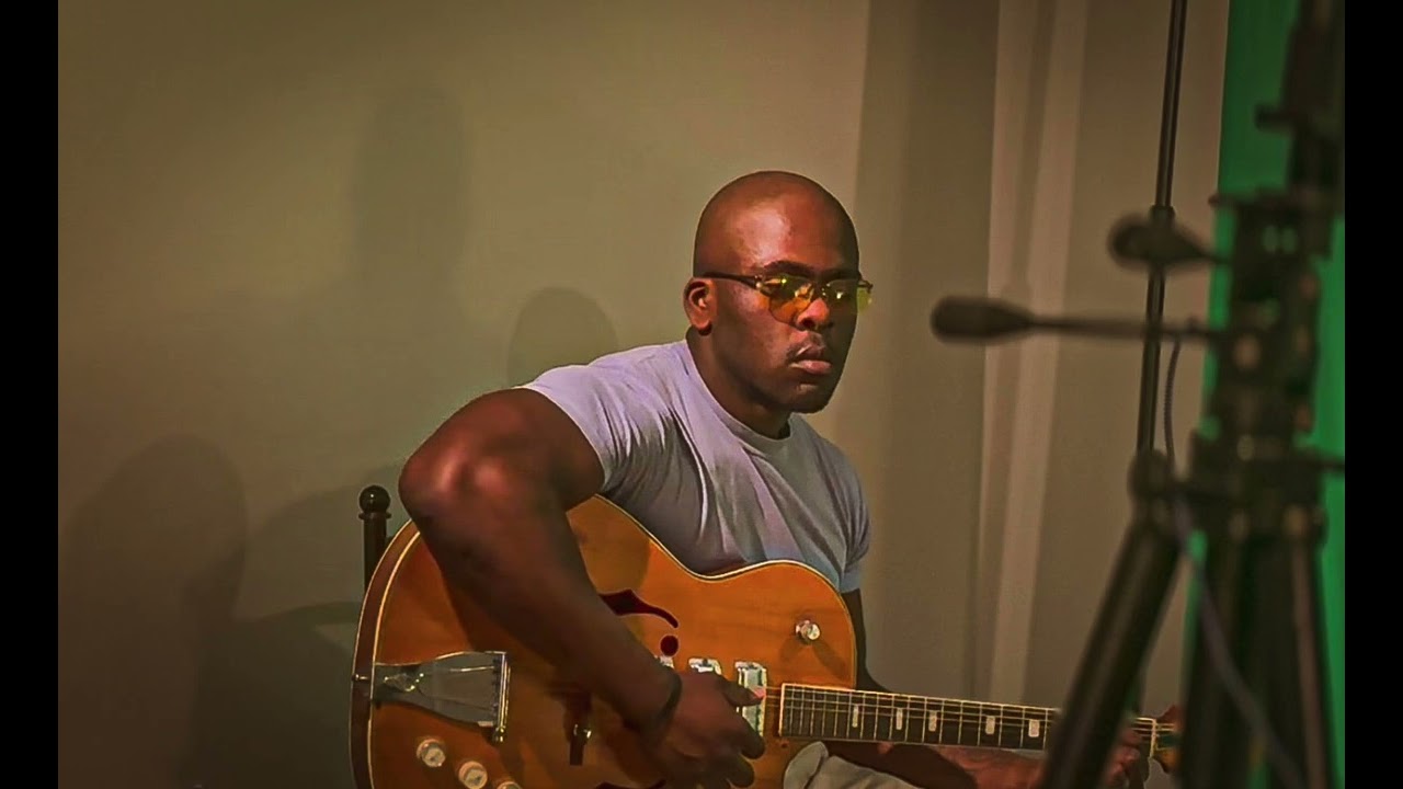 Quis - MCOS (OFFICIAL AUDIO)