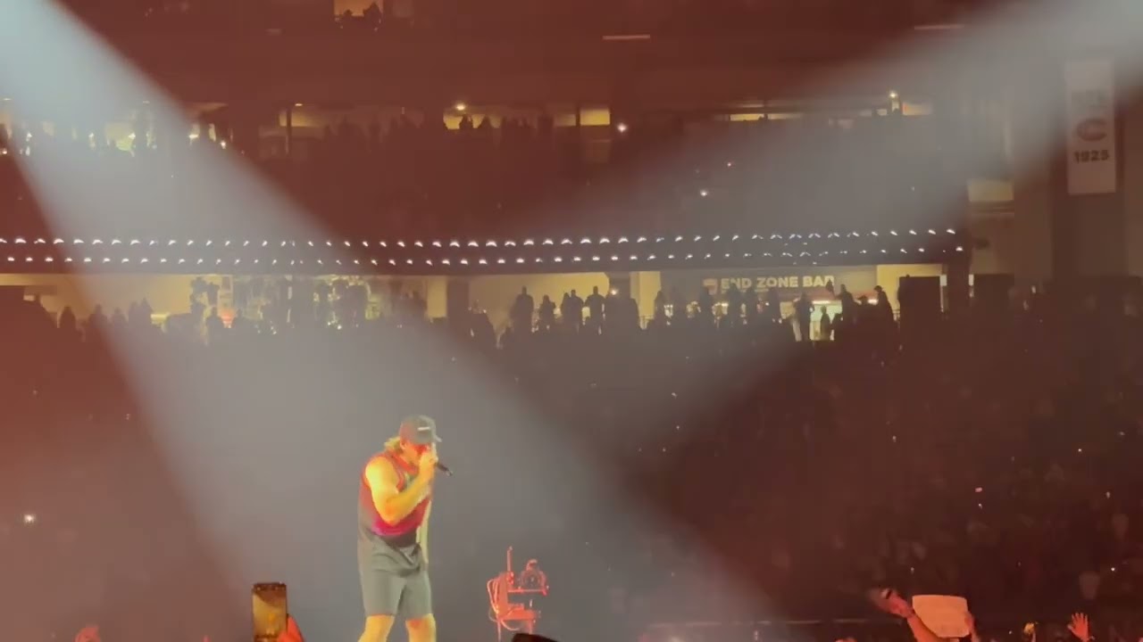 “I Had Some Help” Morgan Wallen Im The Problem Tour Glendale AZ State Farm Stadium July 19, 2025