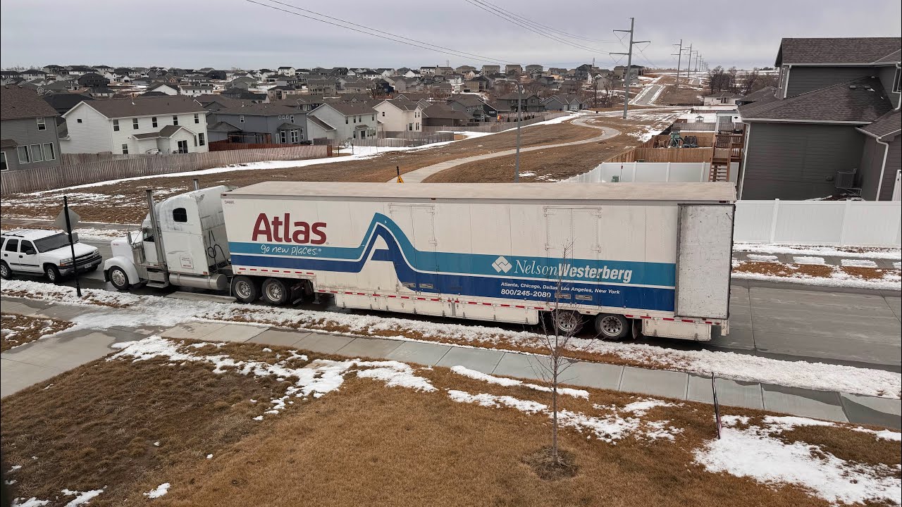 LIFE OF A TRUCK DRIVER - PACKING & DELIVERING