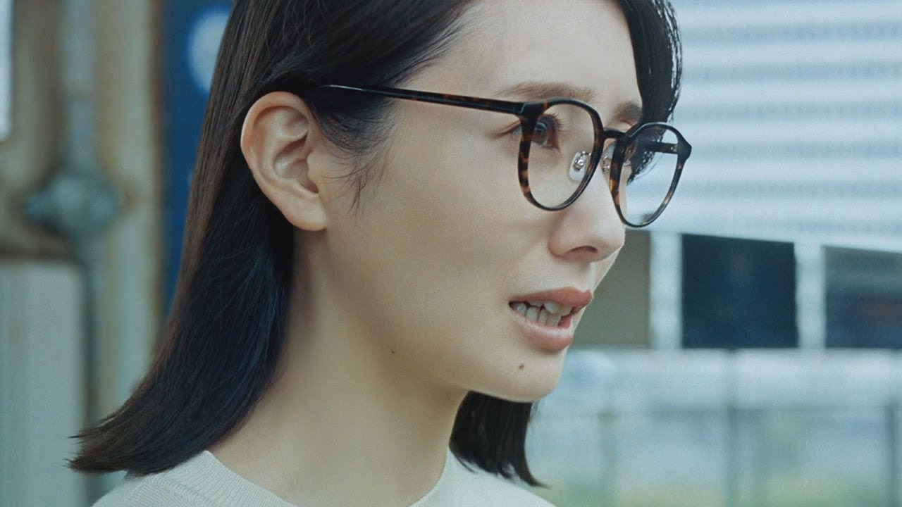 波瑠、メガネ変えた!?　気づかない彼氏に複雑な気持ちぶつける　パリミキ新CM「気づいて欲しかった」編