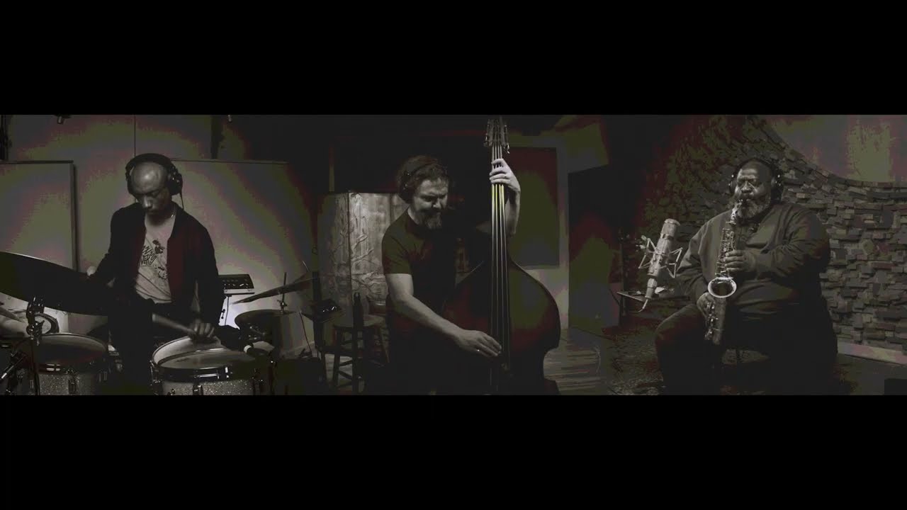 Stephan Crump / Darius Jones / Eric McPherson • 