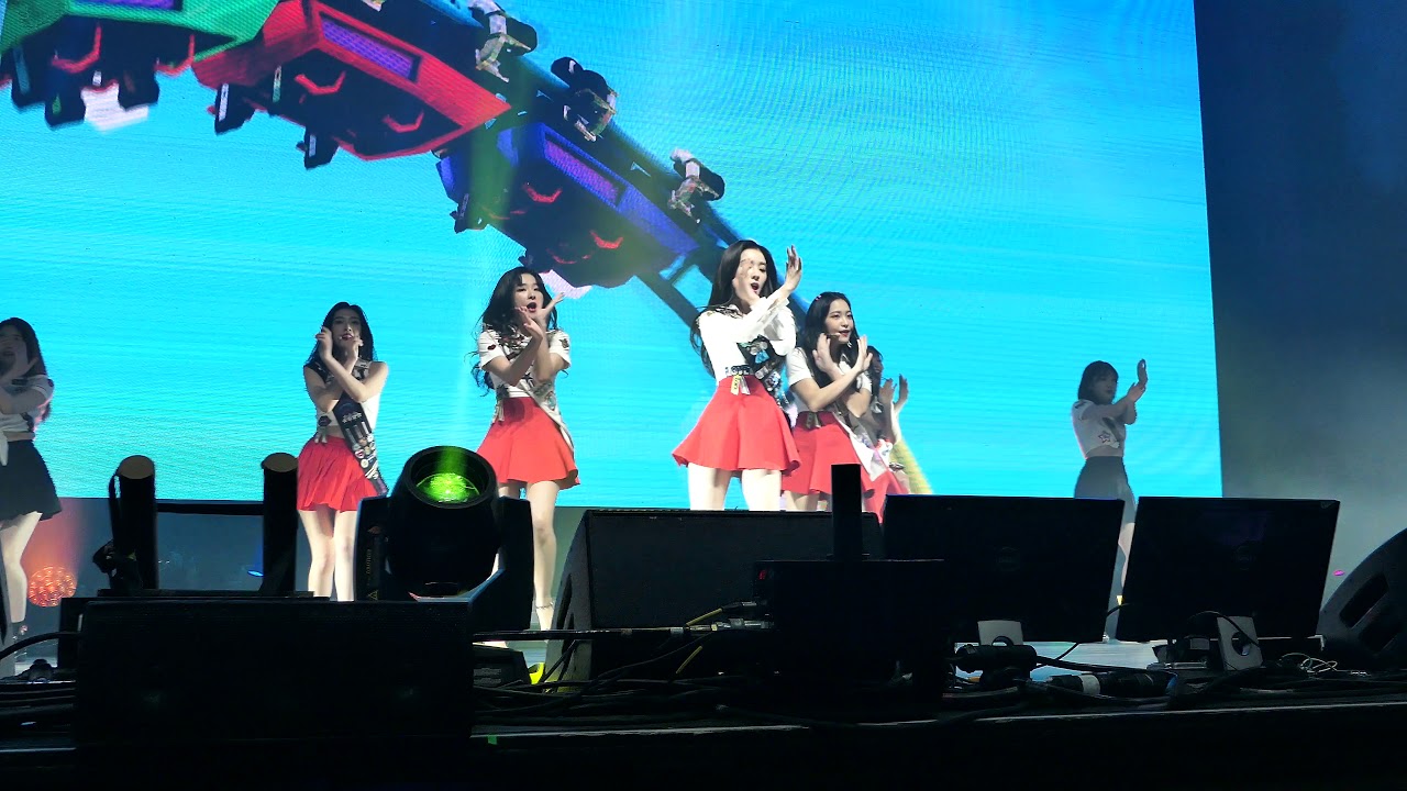 2019.02.07 Redmare Concert in LA - Red Velvet - Russian Roulette (Fancam)