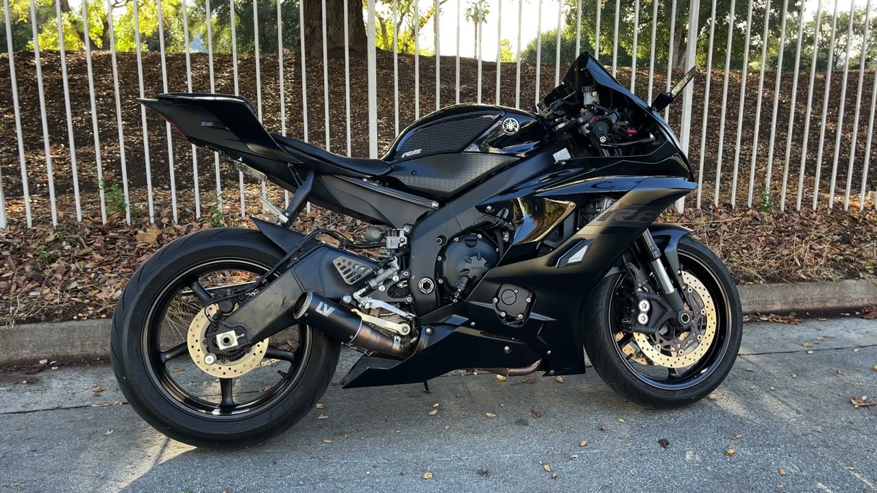 2020 YAMAHA R6 | Full LeoVince Exhaust Sound (COLD START)