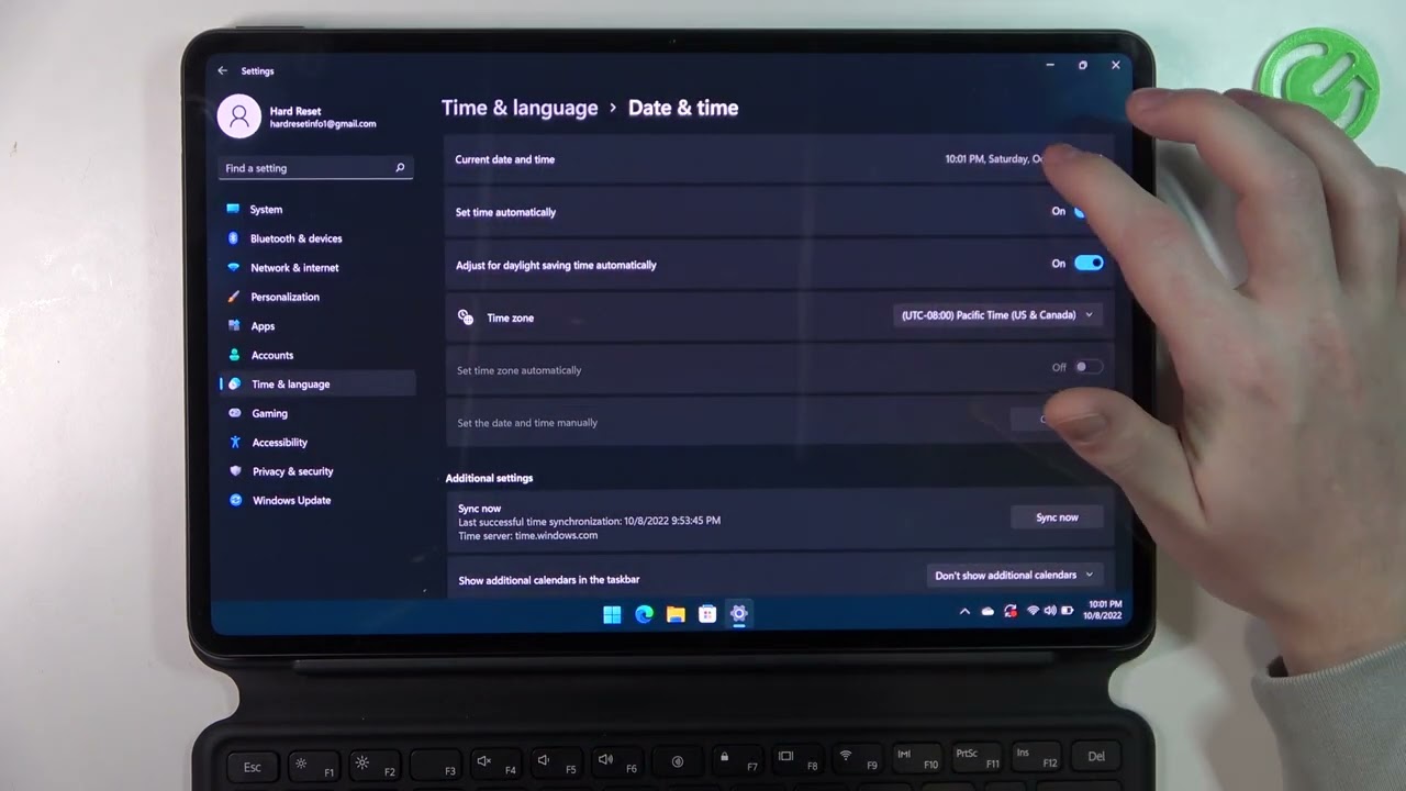 HUAWEI MateBook E Windows 11 - How To Change Date & Time Settings