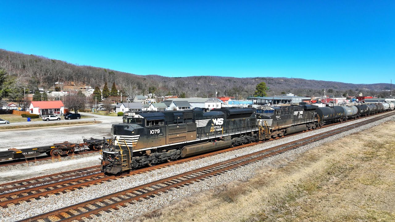 Norfolk Southern 167 with 2 up front & mid dpu heads South in Rockwood Tennessee 