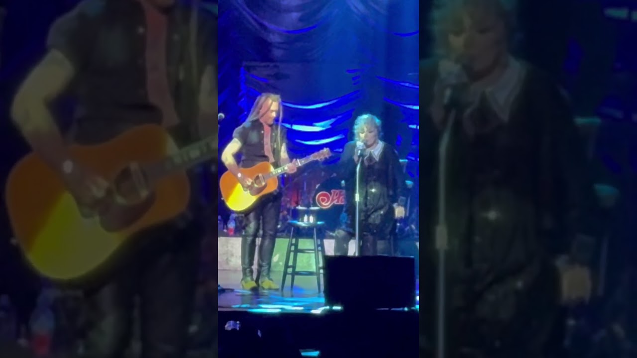 Alone - Heart ❤️ Live at Climate Pledge Arena in Seattle, Washington 11/23/2025