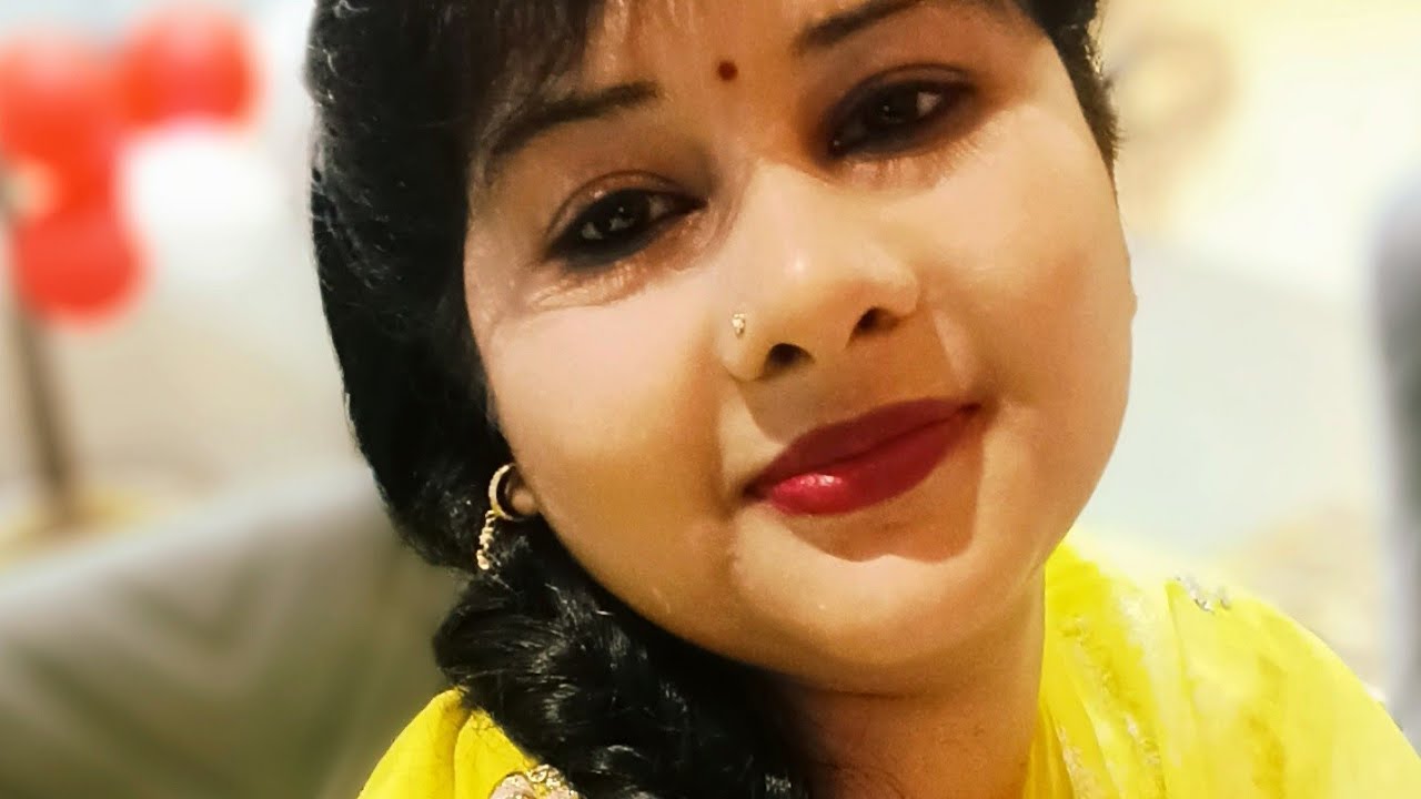 Rashmi tiwari  is live! कानपुर से लाइव