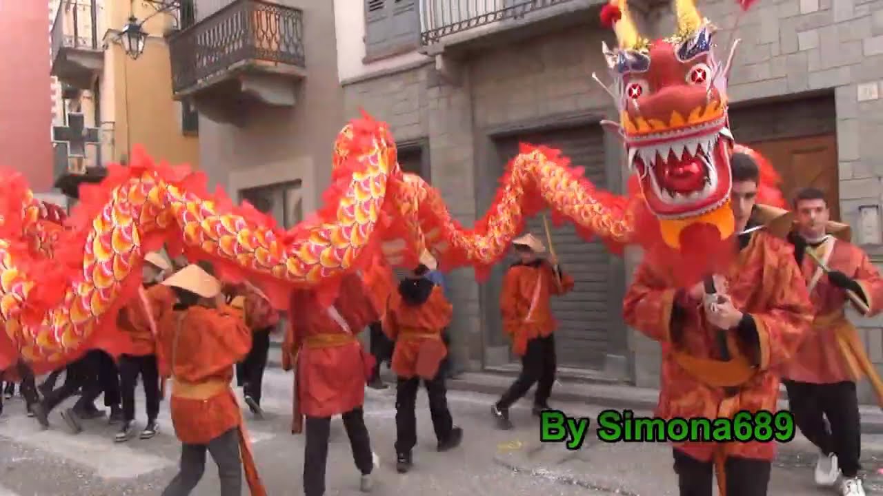 Dronero, 2a parte Sfilata, aperta dagli Sbandieratori e Musici di Fossano