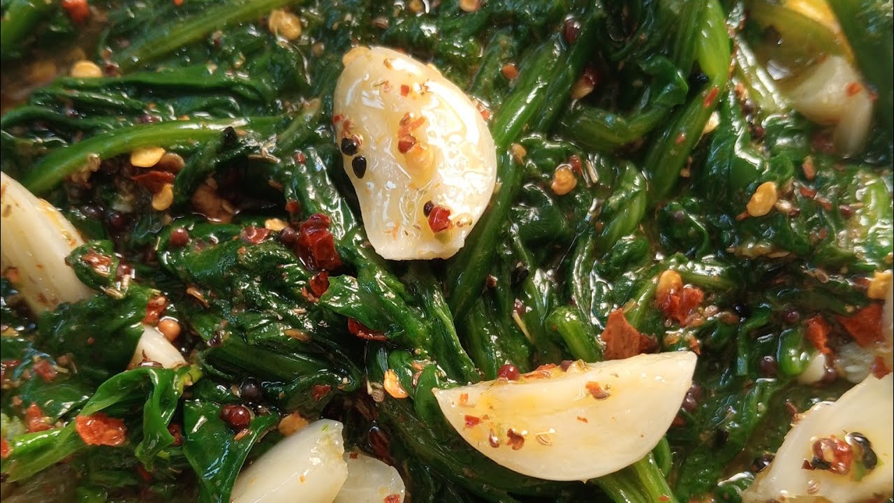 Palak saag/garlic /mustard oil/achar /easy/pickle/garlic sarso saag ka achar 