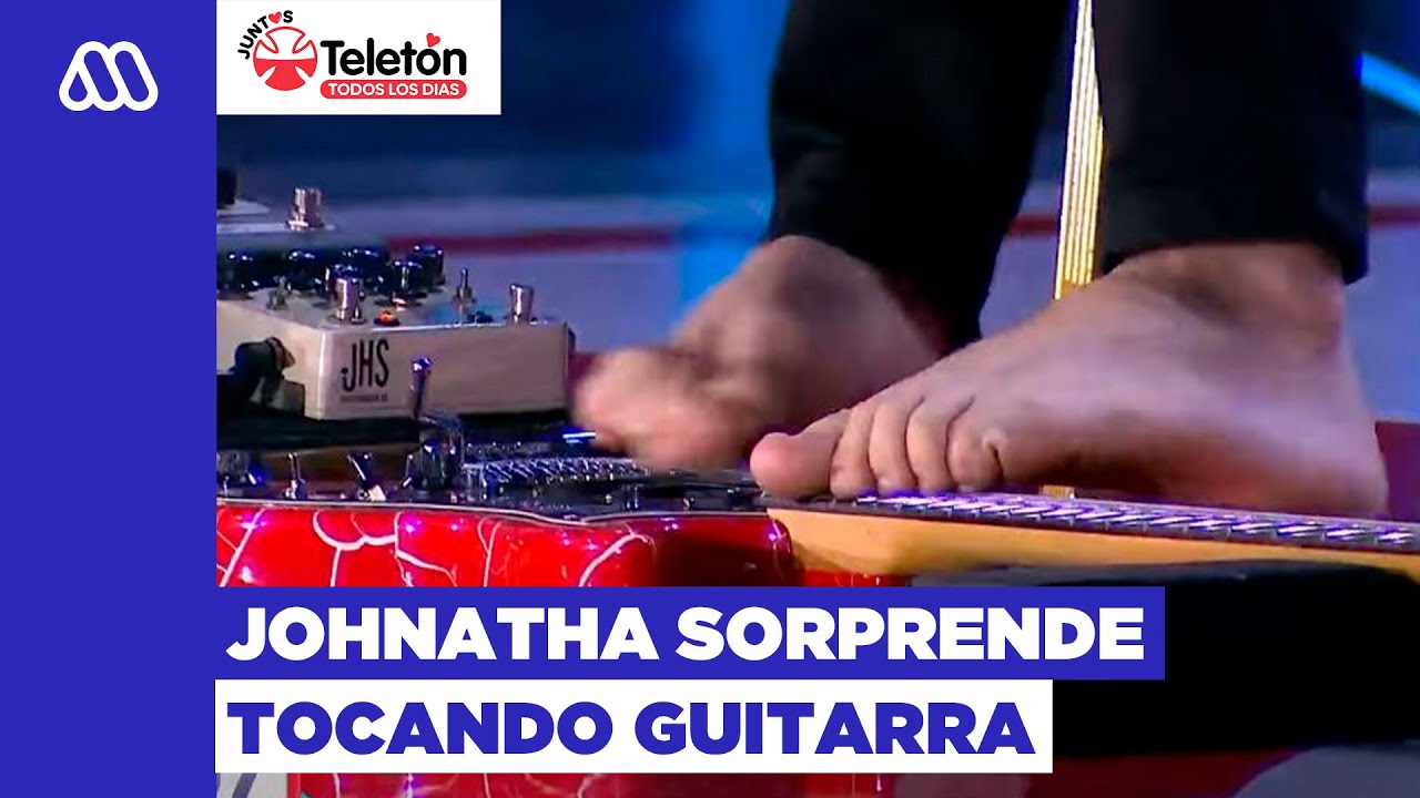 Teletón 2024 | Johnatha Bastos se luce en el escenario del Teatro Teletón tocando teclado y guitarra