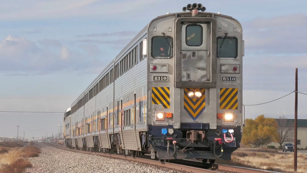 Railfanning Bakersfield, CA FT Comet Cars, High Speed Trains, Warbonnet, and More! 12/18/2023