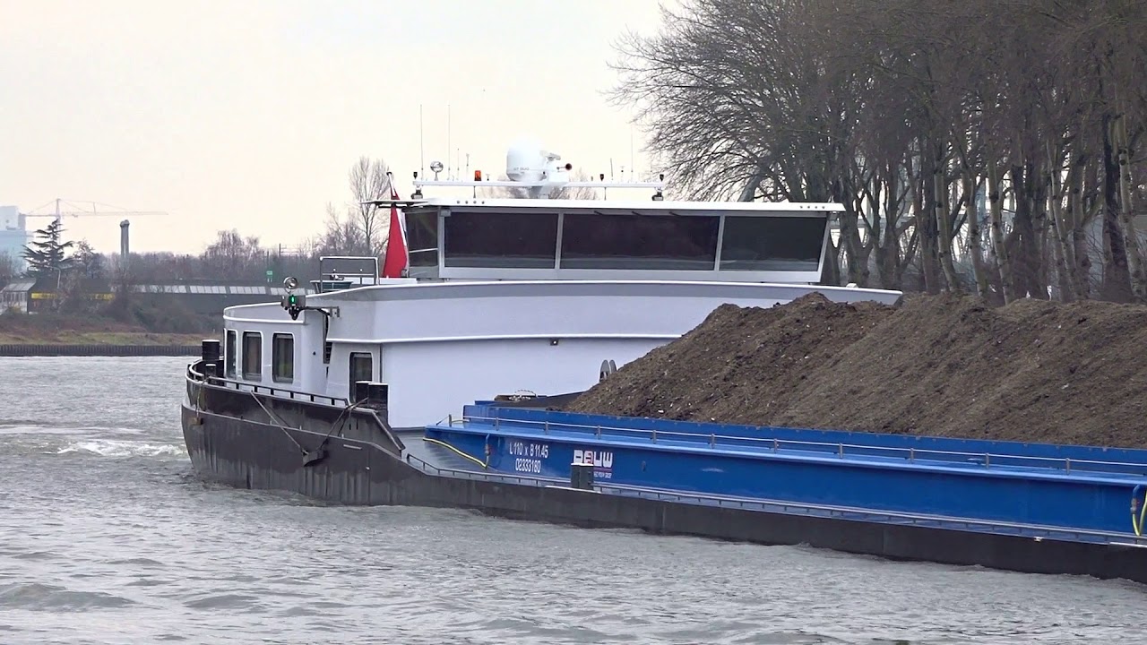 ⚓️'WESSEL' vrachtschip, schipper komt buiten zwaaien, 02333180, uit Utrecht, gespot 23 01 2020