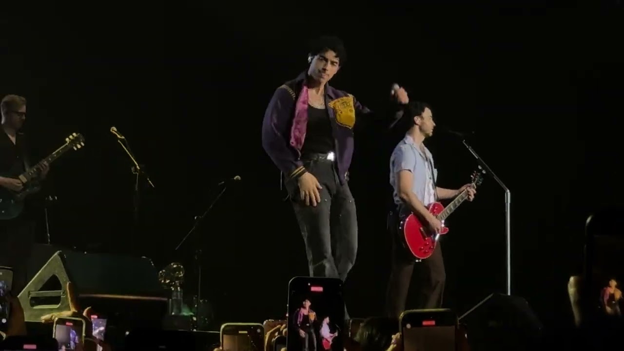 Jonas Brothers - Leave Before You Love Me (Live in Manila 2024)