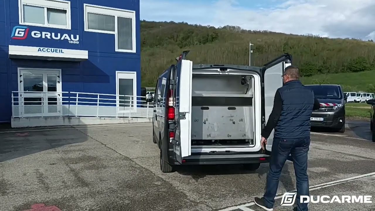 Ducarme – corbillard pour transporter 2 corps avant mise en bière