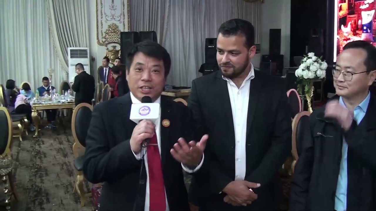 لقاء مستر جو مدير المبيعات ومستر ليو الشركة الصينية الاعلاف 