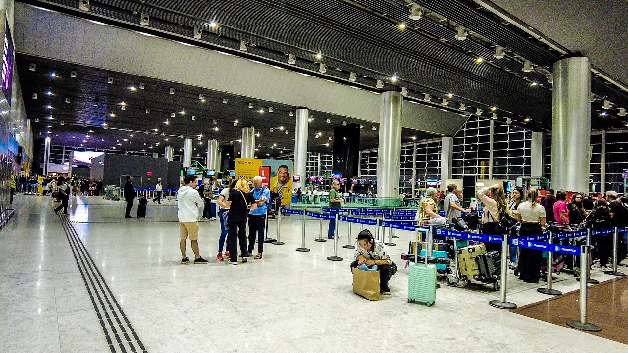 Inside Brazil&rsquo;s Largest Airport 🇧🇷 | Walking Tour GRU S&atilde;o Paulo Airport