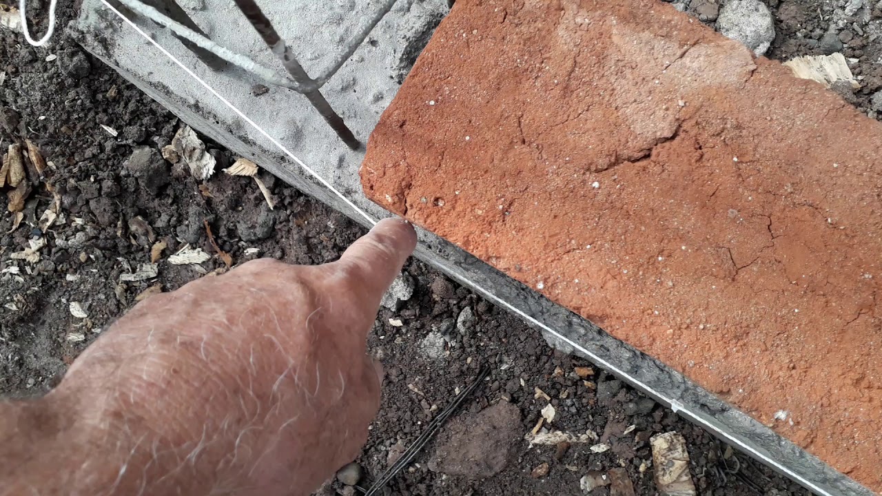 Como colocar LOS HILOS, utilizando UNA PLOMADA (plomeándolos), para empezar a PEGAR LADRILLO...