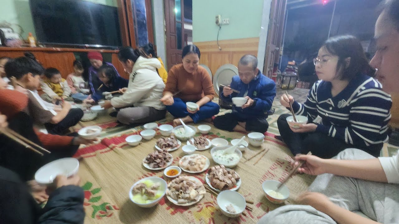Đại tiệc 8 mâm cỗ quê toàn món ngon khó cưỡng. Hoàng Hiển
