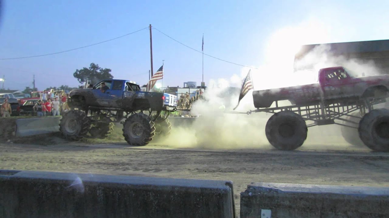 Redneck Viper Vs Mud Slut Tug Of War