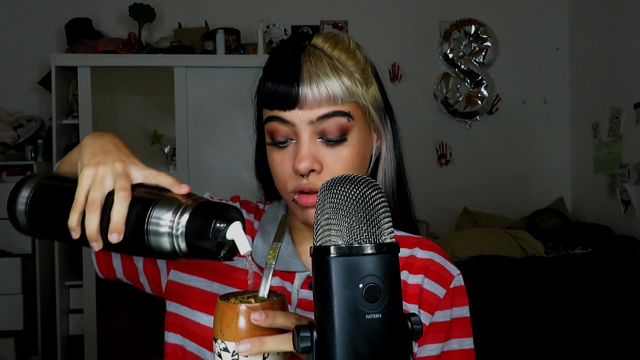 ASMR TOMANDO MATE+ CHARLITA D INICIO D AÑO. ZOEyes Asmr