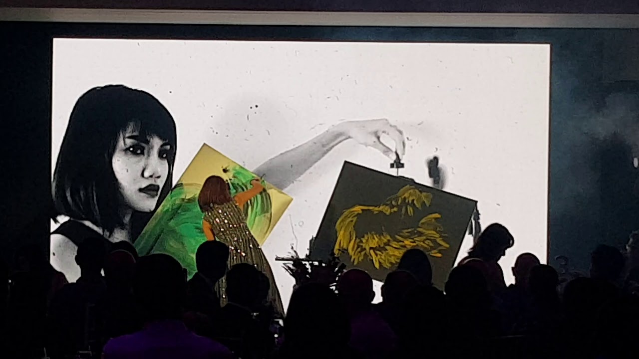 Double Speed Painting Performance by Haze Long