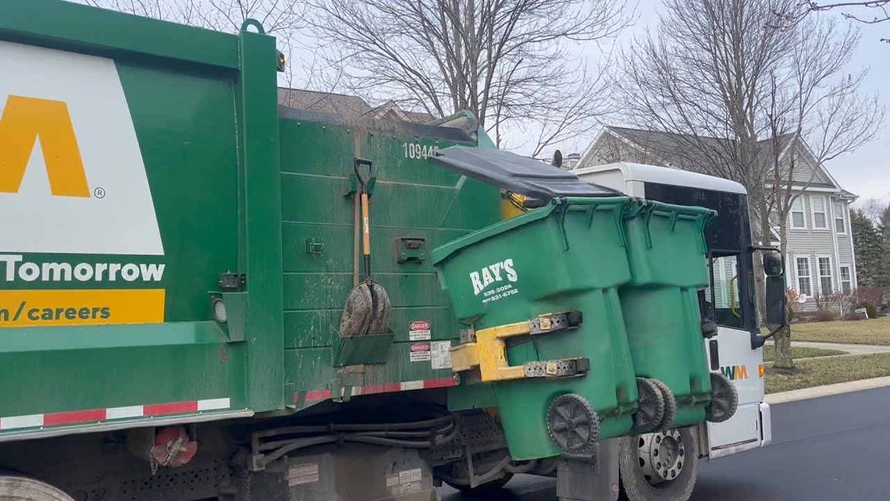 Post Christmas Trash | WM Freightliner Econic Heil Python Garbage Truck