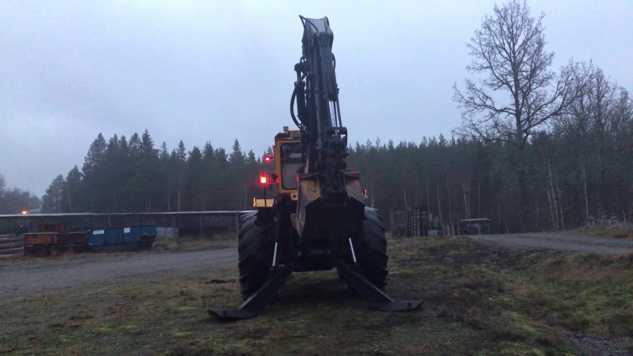 Köp Traktorgrävare Volvo BM 646 på Klaravik