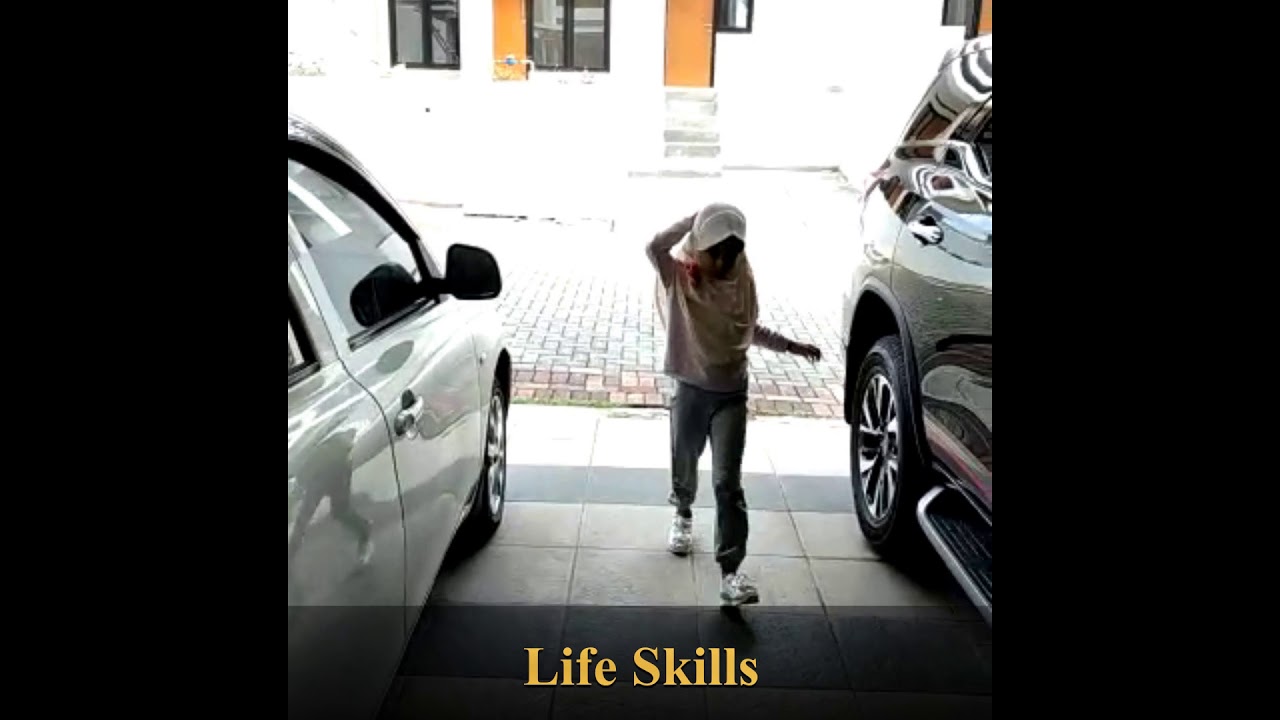 Corona 'Locked Down' Impact - Naya study from home and gets homework from her school