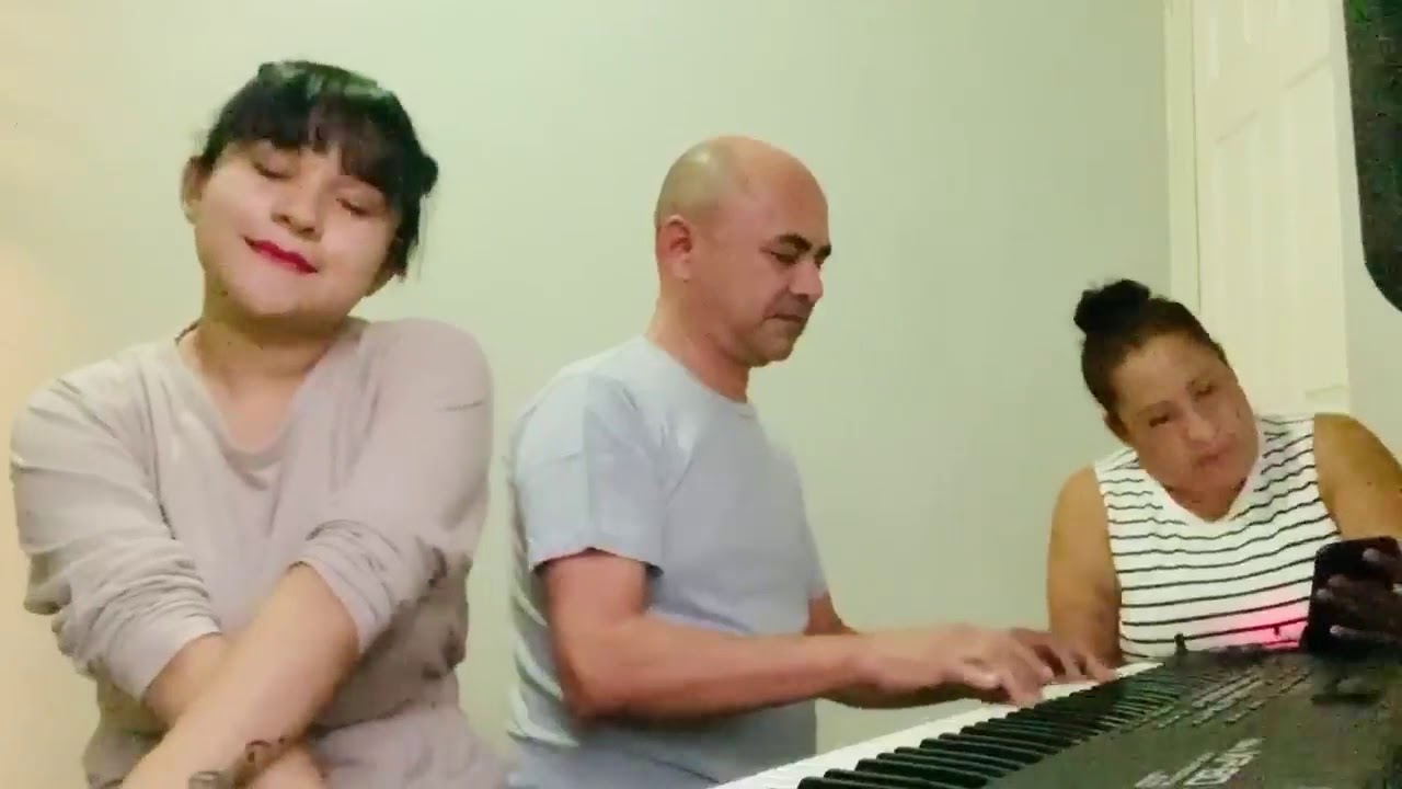 Talentosa Vivian Avila Junto a sus padres interpretan melodia para suspirar