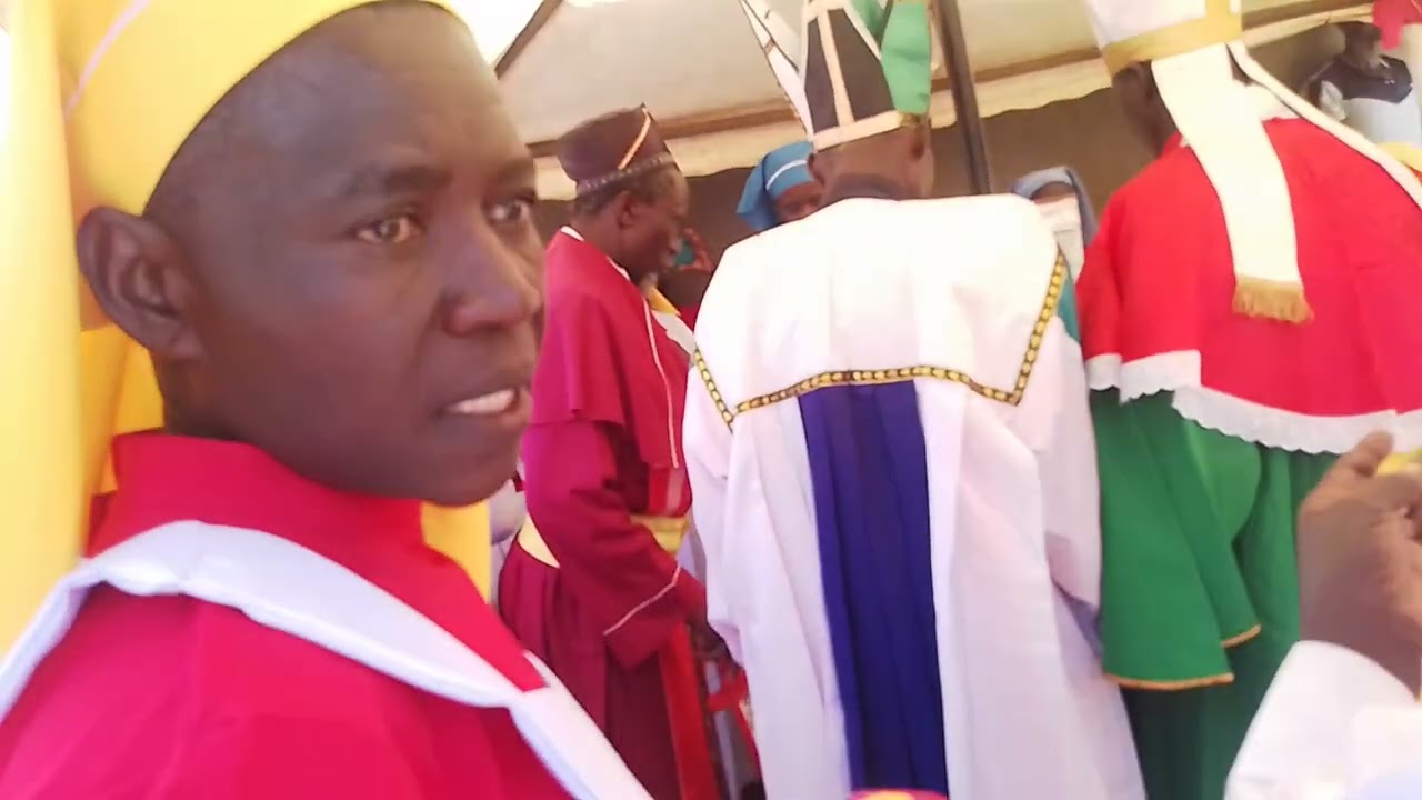 Mano ik mar Archbishop Omwag'o monorito  Adundo Holly Ghost church. Nind gi kwee Jaduong 🙏🙏
