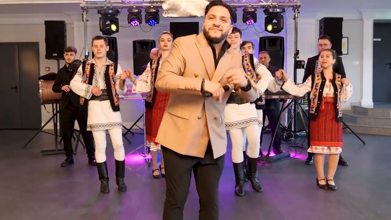 Formația Alexandra și Vasi Music-Să vină să vină toți prietenii la joc(cover) 0754396766-0751317068