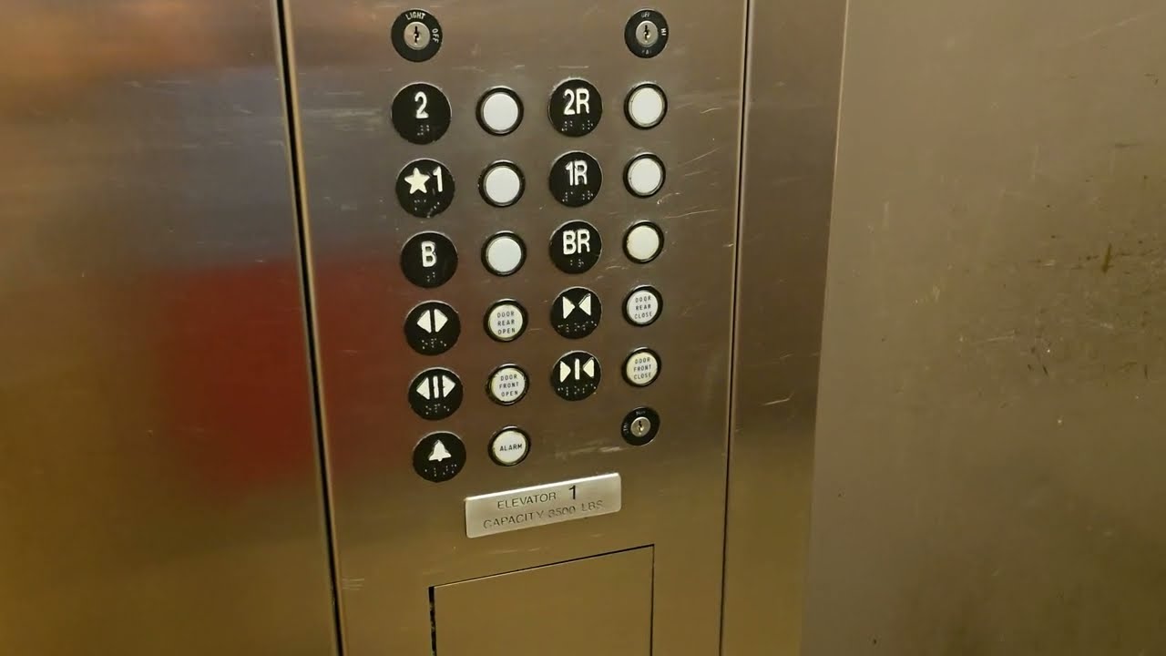 ThyssenKrupp Hydraulic Elevator @ Moosejaw - Lake Delton, WI