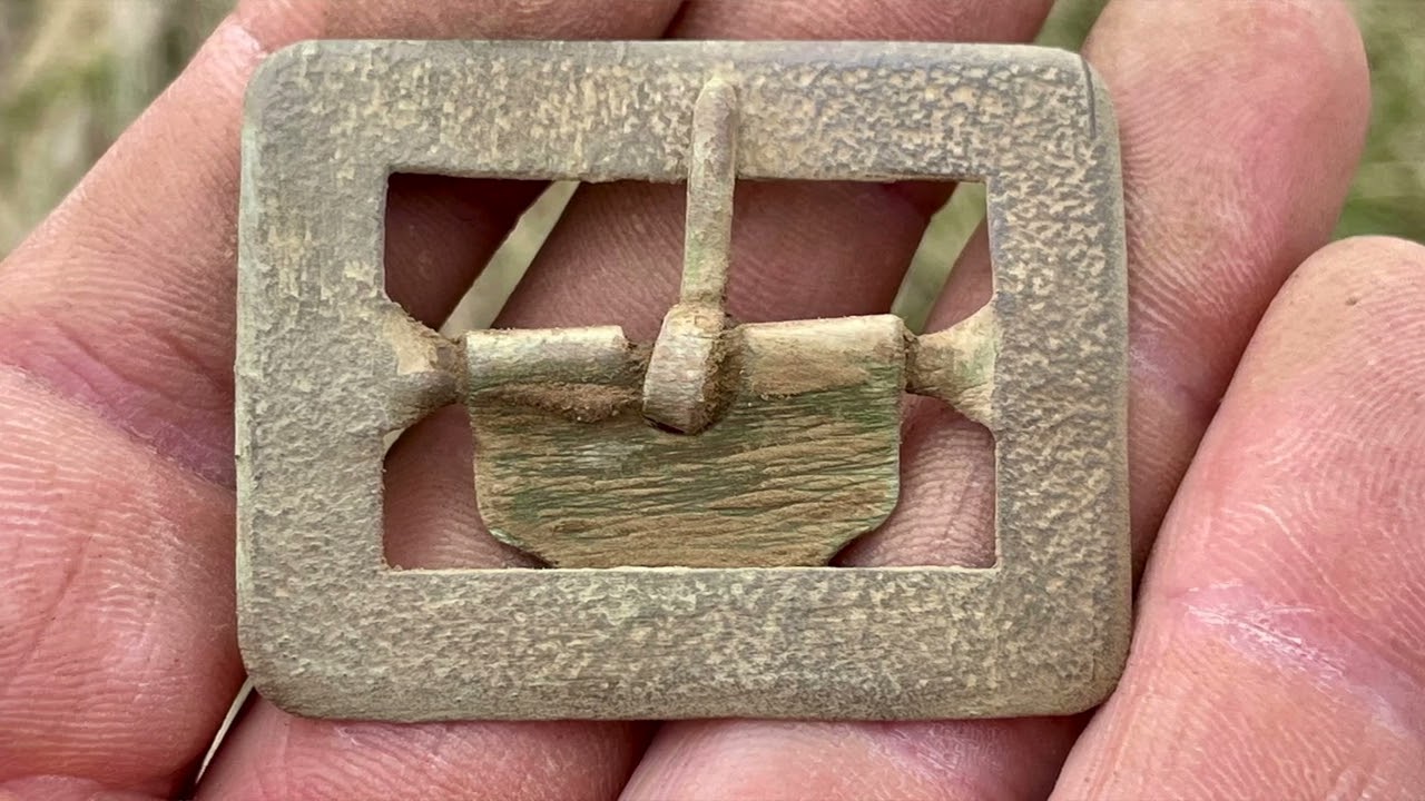 Metal detecting a newfound cellar hole!