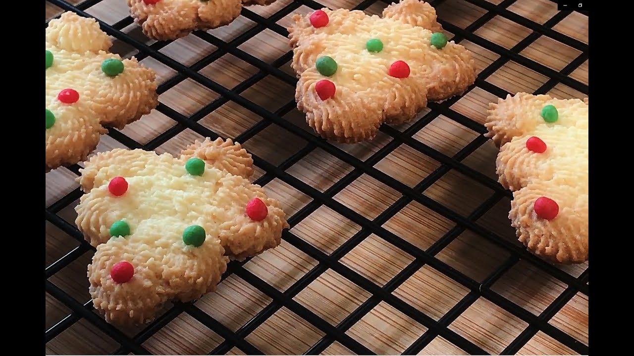 Christmas Butter Cookies ( 曲奇饼 ) Recipe ~ Melt in the mouth cookies