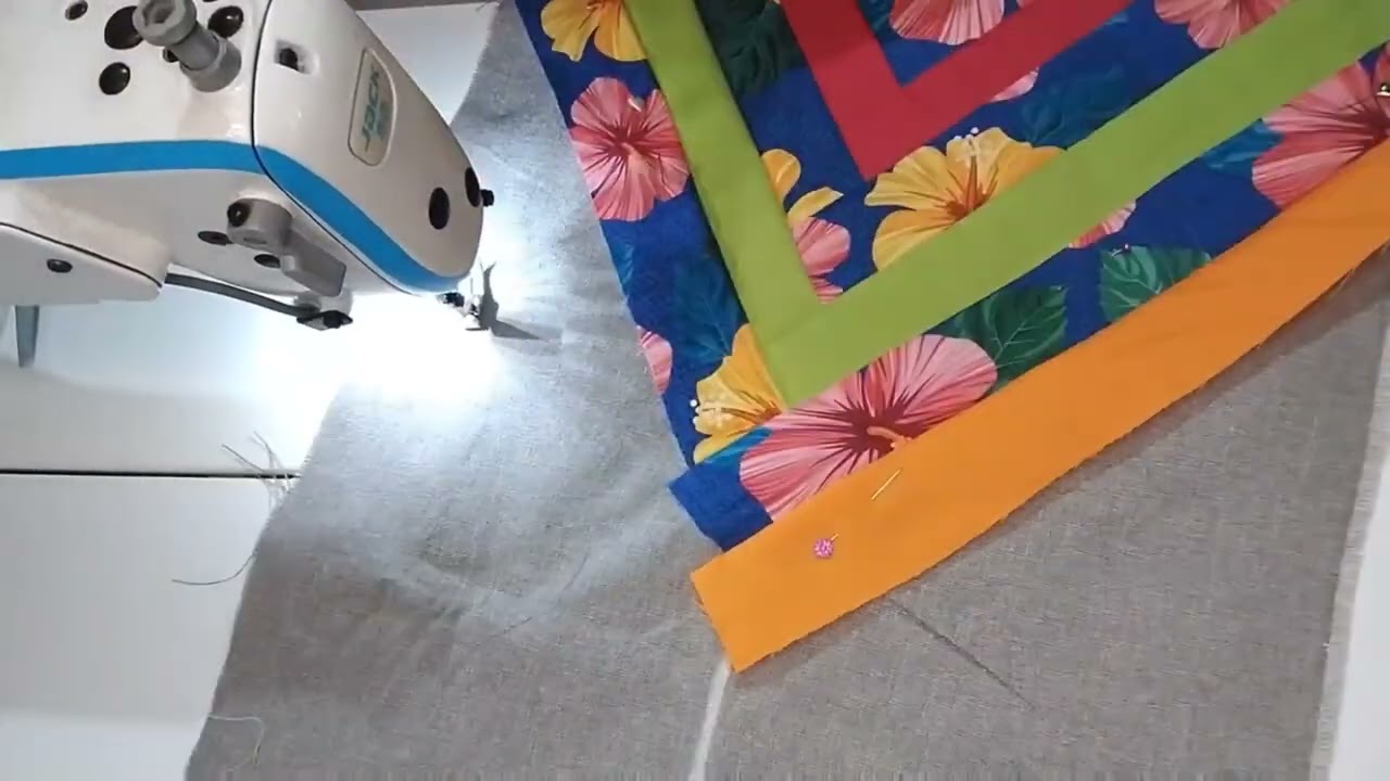 LINDO PROJETO ARTESANAL. TAPETE FAIXAS COLORIDAS.