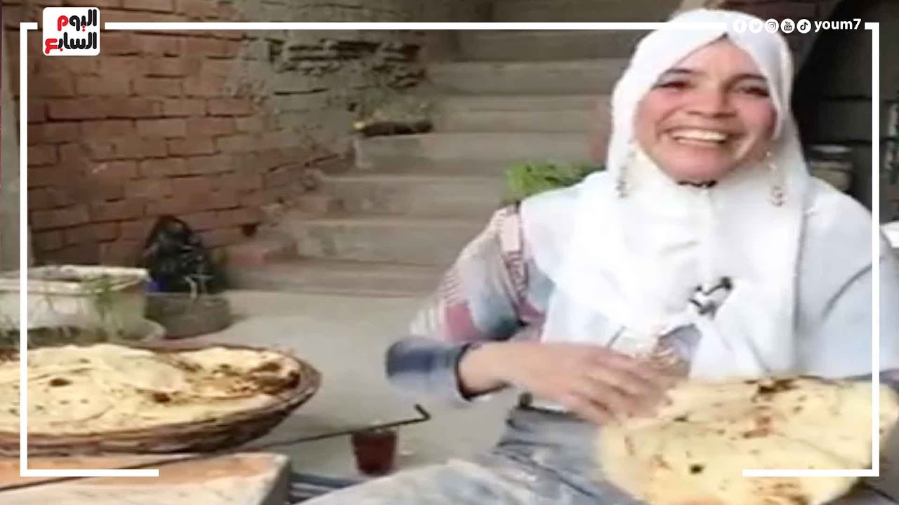 طنط منى اليوتيوبر بتعمل عيش فلاحى .. دخلت القلوب وكل ستات البيوت بيقلدوا وصفاتها