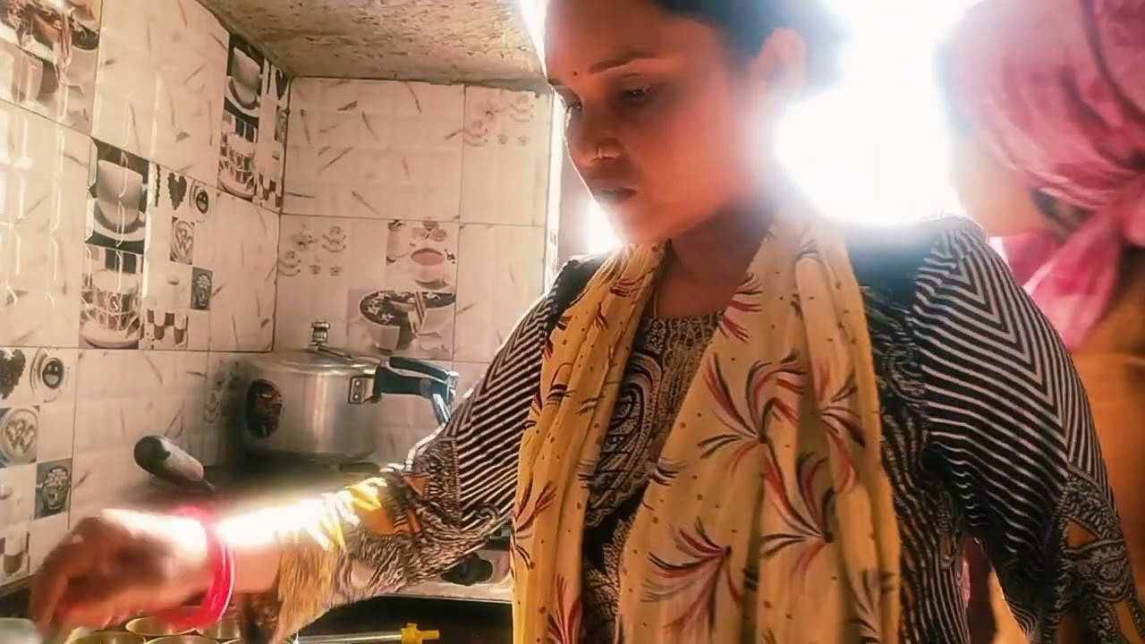 Aaj main dikha Rahi hoon Ande ki amlet banana aur chai ke sath kachri bhi Tali hai maine daily vlog 