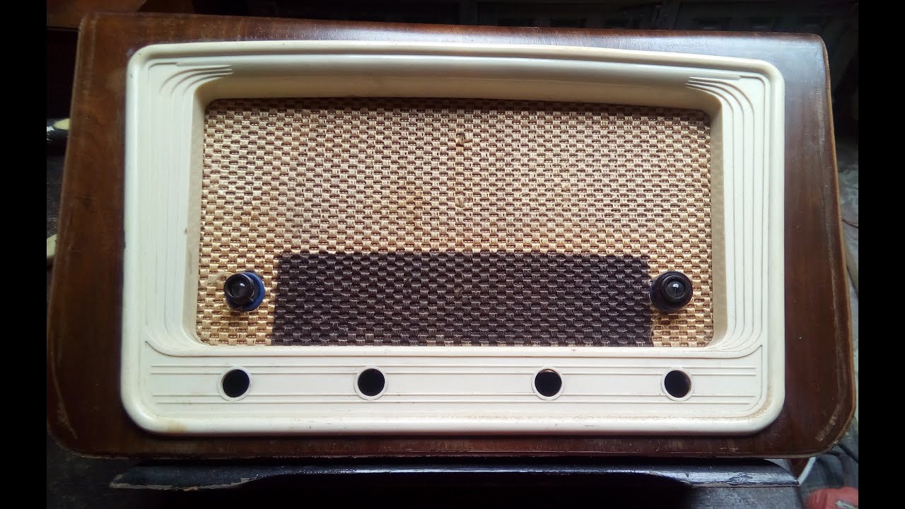 RADIO ANTIGUA , BARNIZADO, RESTAURACION DEL MUEBLE. P2.